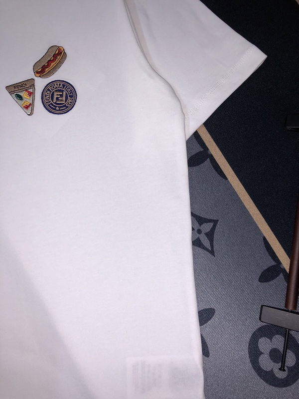 ブランドTシャツ側面デザイン